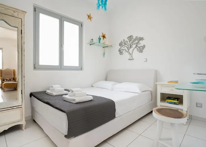 Albion, Cosy Two Storey Apartment, Stelida Naxos Hébergement de vacances *
